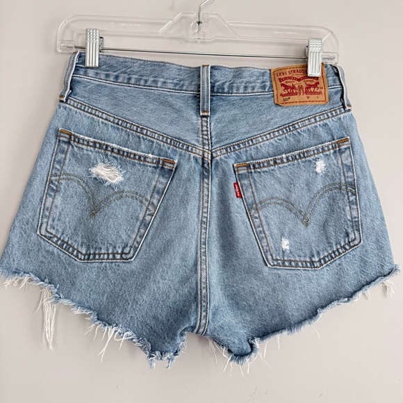 Levi's Women's 501 Cotton High Rise Denim Shorts Sansome St Size 26 56327-0193 - Picture 8 of 16